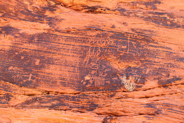 Fototapeta na wymiar Petroglyphs at Valley of Fire Nevada