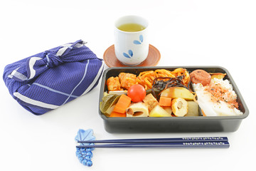 美味しそうなお弁当とお茶