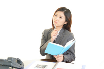 疲れた表情のOL