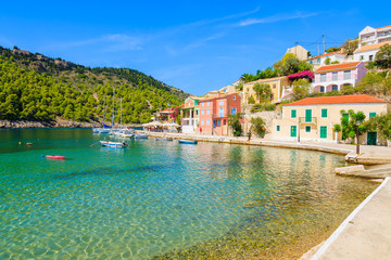 Obraz premium Beautiful beach in Assos village on coast of Kefalonia island