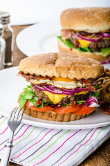Beef burger, red onion and fried egg