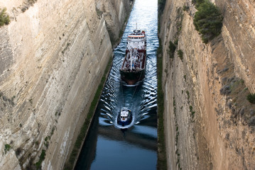 A ship in Korintho's canal