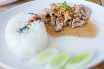 Rice with fried sliced pork with garlic and black pepper.