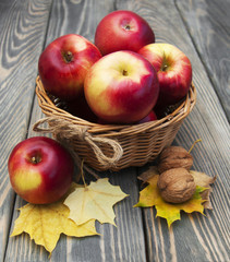 Red apples