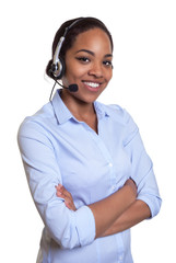 Frau aus Afrika im Callcenter