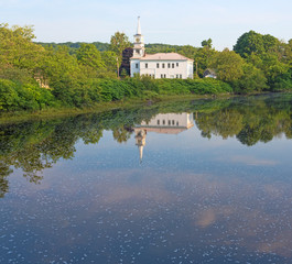 Obraz premium Distant church with river in foreground