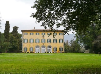 The villa Grabau near Lucca in Italy - obrazy, fototapety, plakaty