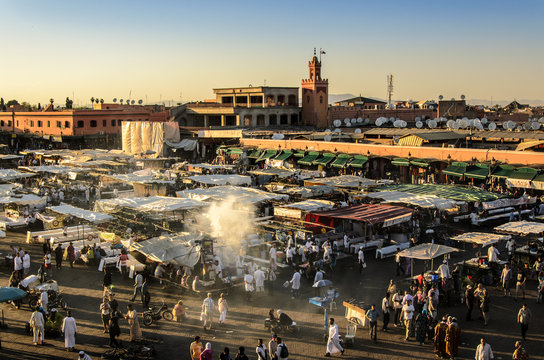 Blick auf Djemaa el Fna in Marrakesch