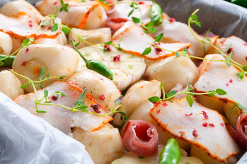 Jerusalem artichoke au gratin with ham and chili