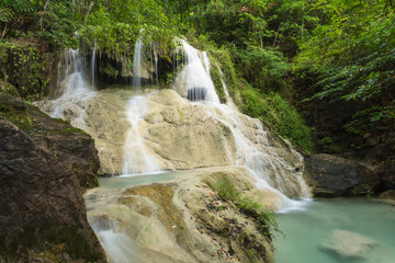 Fototapeta na wymiar Erawan Waterfall, Erawan National Park, Kanchanaburi, Thailand