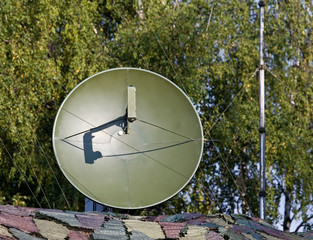 Parabolic antenna satellite communications