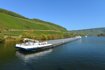Binnenschiff, Transport, Wasserweg, Frachtschiff, Mosel, Ürzig