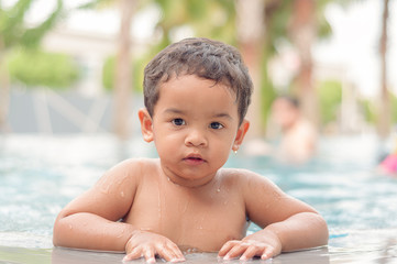 Fototapeta na wymiar Boy in the swimming pool