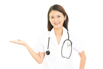 笑顔の女医