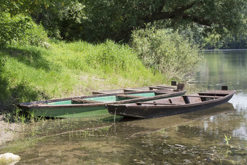 Fototapeta na wymiar boats on kupa river