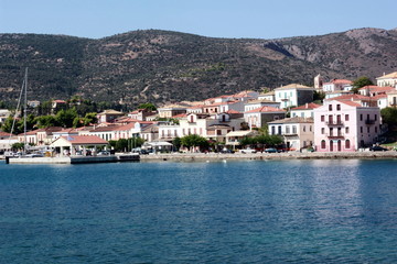 Fototapeta na wymiar galaxidi town next to the Mediterranean sea in greece 