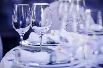 Empty glasses in restaurant