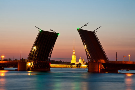 St.-Petersburg, the raised Palace bridge