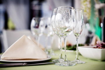 Empty glasses in restaurant