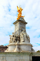 Fototapeta na wymiar victoria monument in london
