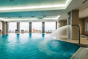 Obraz na płótnie Canvas Indoor swimming pool hotel