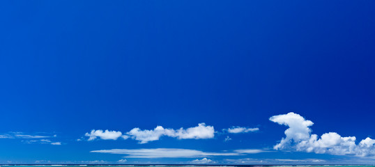 ciel bleu au dessus du lagon de Rodrigues