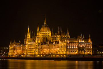 Fototapeta premium Parliament building at night, Budapest Hungary