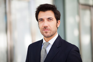 Fototapeta premium Portret przystojny biznesmen