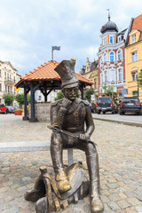 Posąg ułana z powstania listopadowego na rynku w Brodnicy