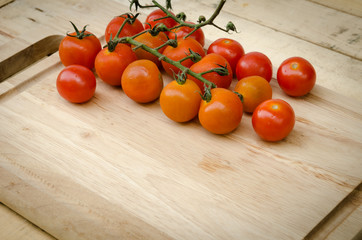 Fototapeta na wymiar tomato on kitchen board