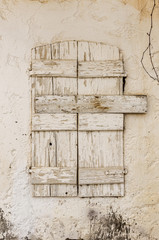 Old timber window in the scuffed wall