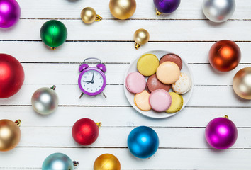 Naklejka na ściany i meble Clock and cookies with christmas toys.
