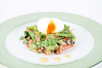 vegetable salad with poached egg