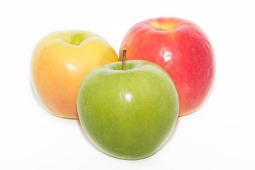 красно, желотое и зеленое яблоки