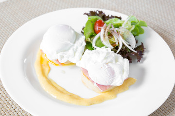 Eggs Benedict