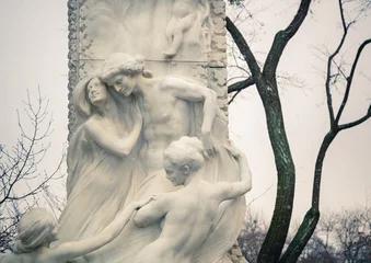 Zelfklevend Fotobehang Detail of Johann Strauss Statue in Vienna © sborisov
