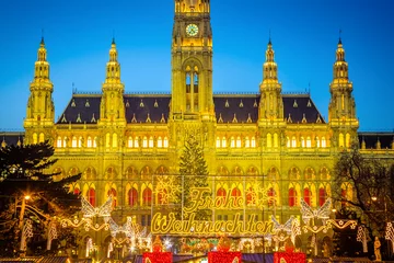 Deurstickers Rathaus and Christmas market in Vienna © sborisov