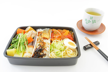 美味しそうなお弁当とお茶