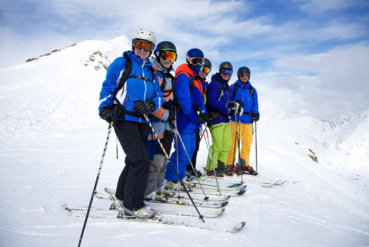 Gruppe Skifahrer