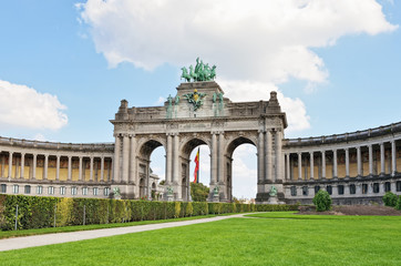 Fototapeta na wymiar Triumphal Arch in Cinquantenaire Park in Brussels, Belgium