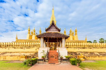 Fototapeta na wymiar Golden Wat Thap Luang in Vientiane, Laos.