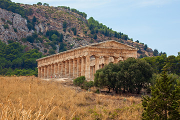 Fototapeta na wymiar Doric temple of Segesta