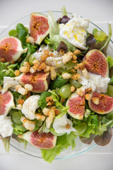 Herbstlicher Salat mit Feigen