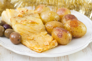 fish with potato and olives