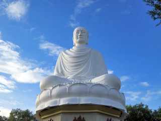White huge buddha