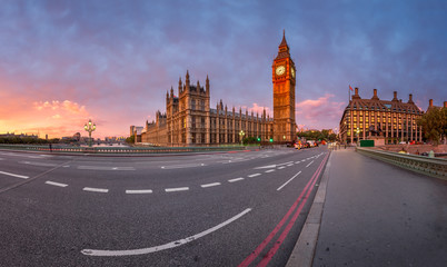 Fototapeta na wymiar Panorama of Queen Elizabeth Clock Tower and Westminster Palace i