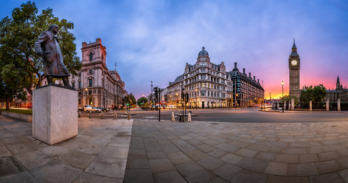Panorama of Parliament Square and Queen Elizabeth Tower in Londo