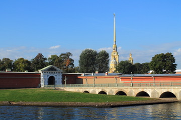 вид на Петропавловскую крепость