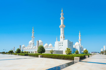 Fototapeta na wymiar Sheikh Zayed Grand Mosque on October 2, 2014 in Abu Dhabi
