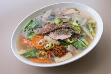 Fried noodle with pork and broccoli